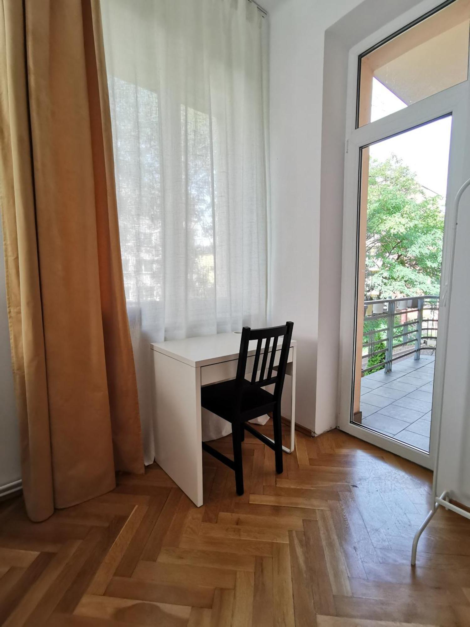 Cozy Spacious Apartment With Balcony Cracovie Extérieur photo